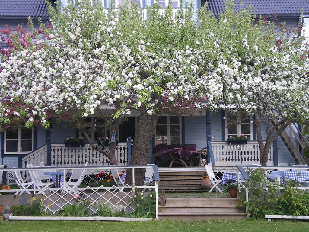 Hotel Pensionat Granparken Norrtalje Bagian luar foto