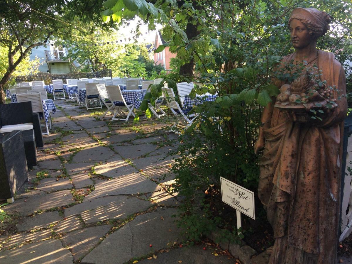 Hotel Pensionat Granparken Norrtalje Bagian luar foto