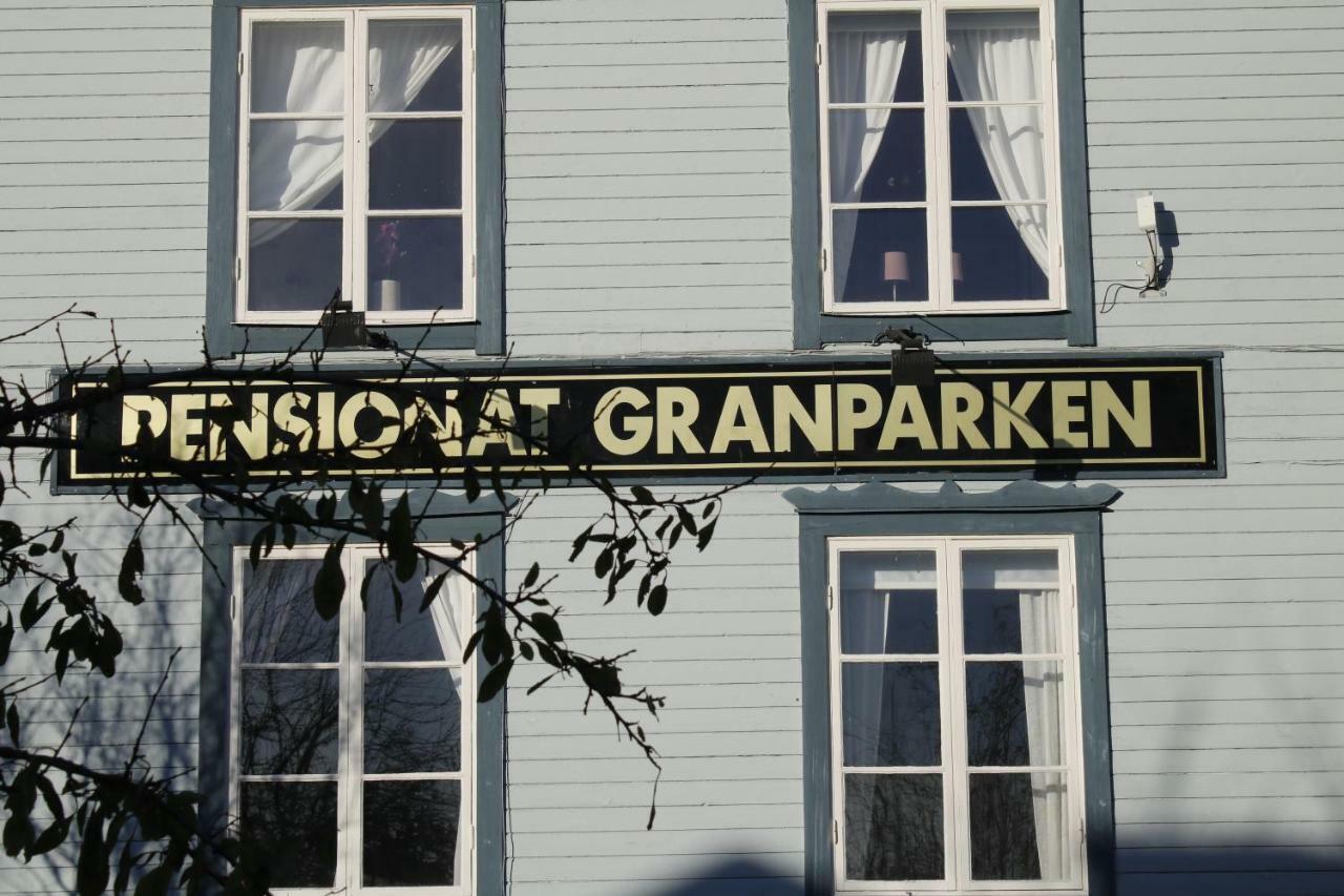 Hotel Pensionat Granparken Norrtalje Bagian luar foto